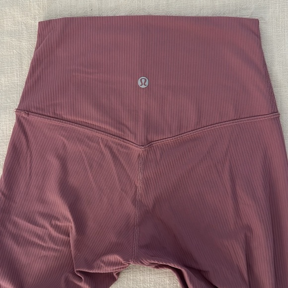 Lululemon Size 6 Mauve Ribbed Leggings - Picture 4 of 5